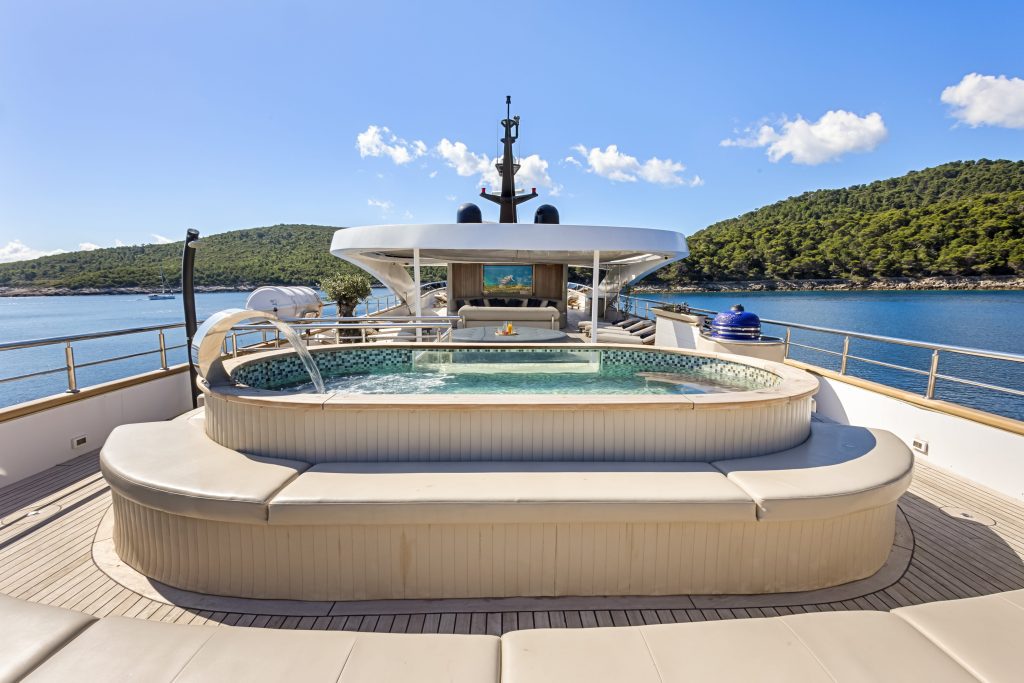 BELLA Pool - Sun deck stern BELLA Pool - Sun deck stern