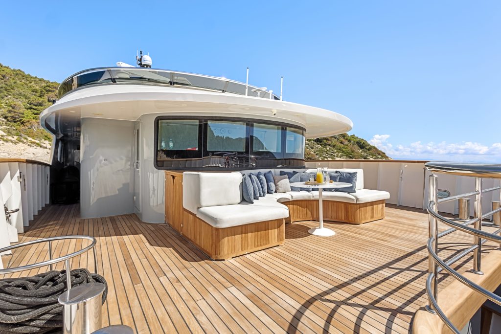 BELLA Foredeck Bow - Upper deck BELLA Foredeck Bow - Upper deck