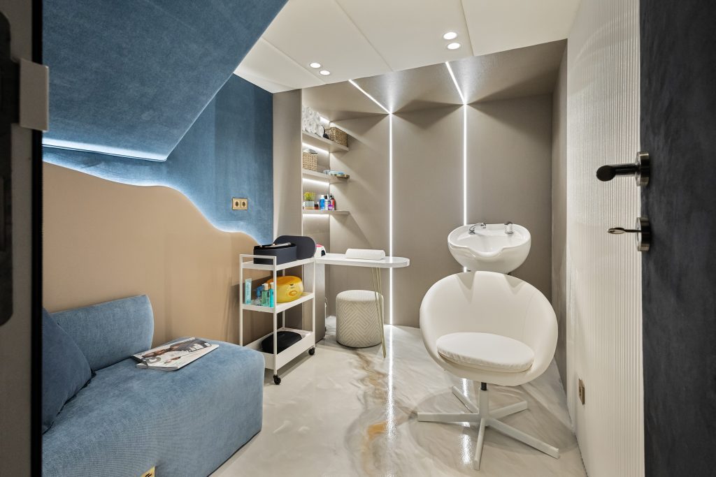 BELLA Beauty lounge - Lower deck BELLA Beauty lounge - Lower deck