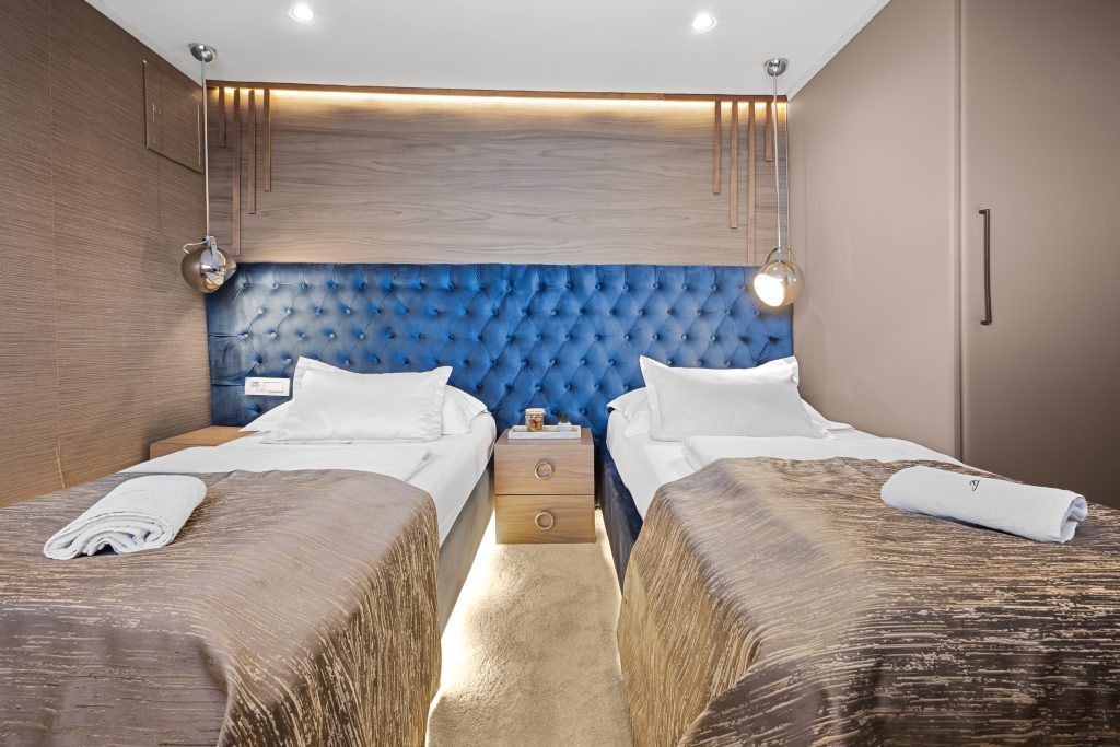 62. BELLA Twin stateroom - Main deck