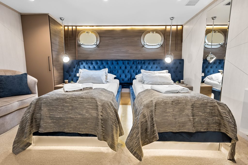 65. BELLA Twin stateroom - Lower deck