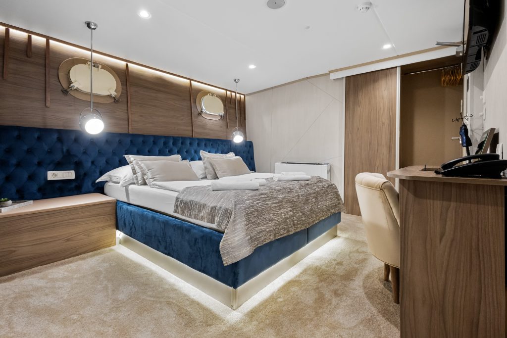 66. BELLA Triple stateroom - Lower deck